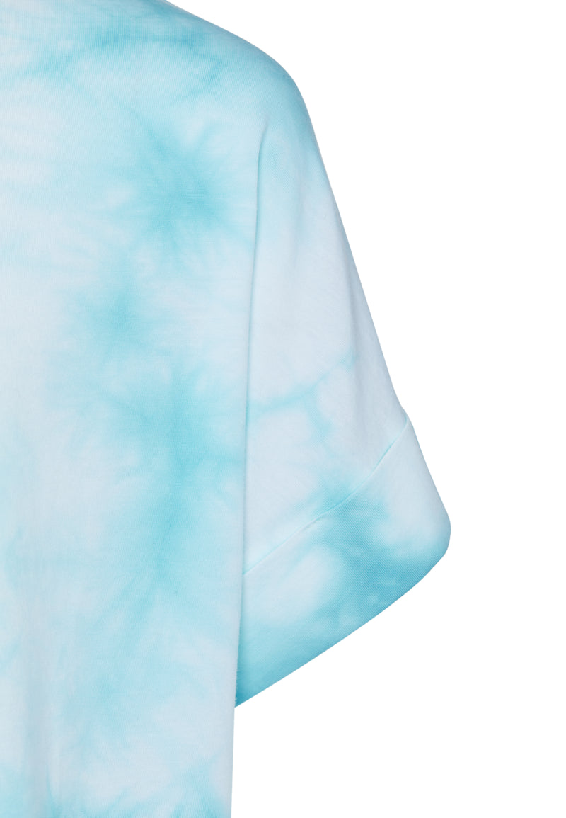 Girls T-shirt by Gen Woo. Our blue sausage dyed t-shirt features a comfortable and loose fit. Please note that each tie dye piece is 100% unique. – Close up view