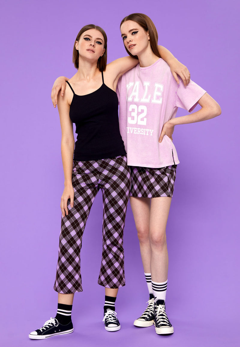 The teen girl on the left wears the Plaid Flare Crop Trousers by Gen Woo